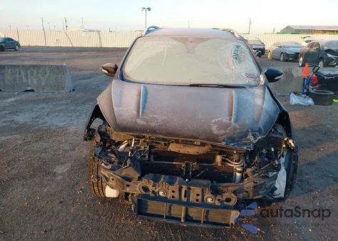 2017 Ford Escape Titanium z USA, uszkodzony, nr VIN 1FMCU0JD1HUA31941